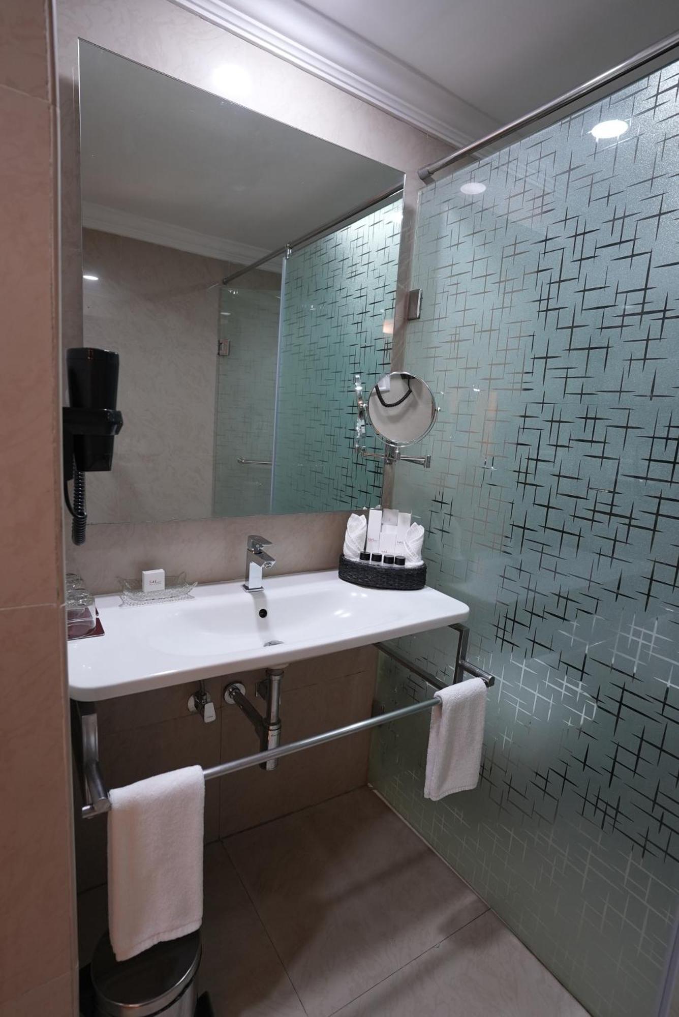 Grand Deluxe Rooms Direct Pool Access