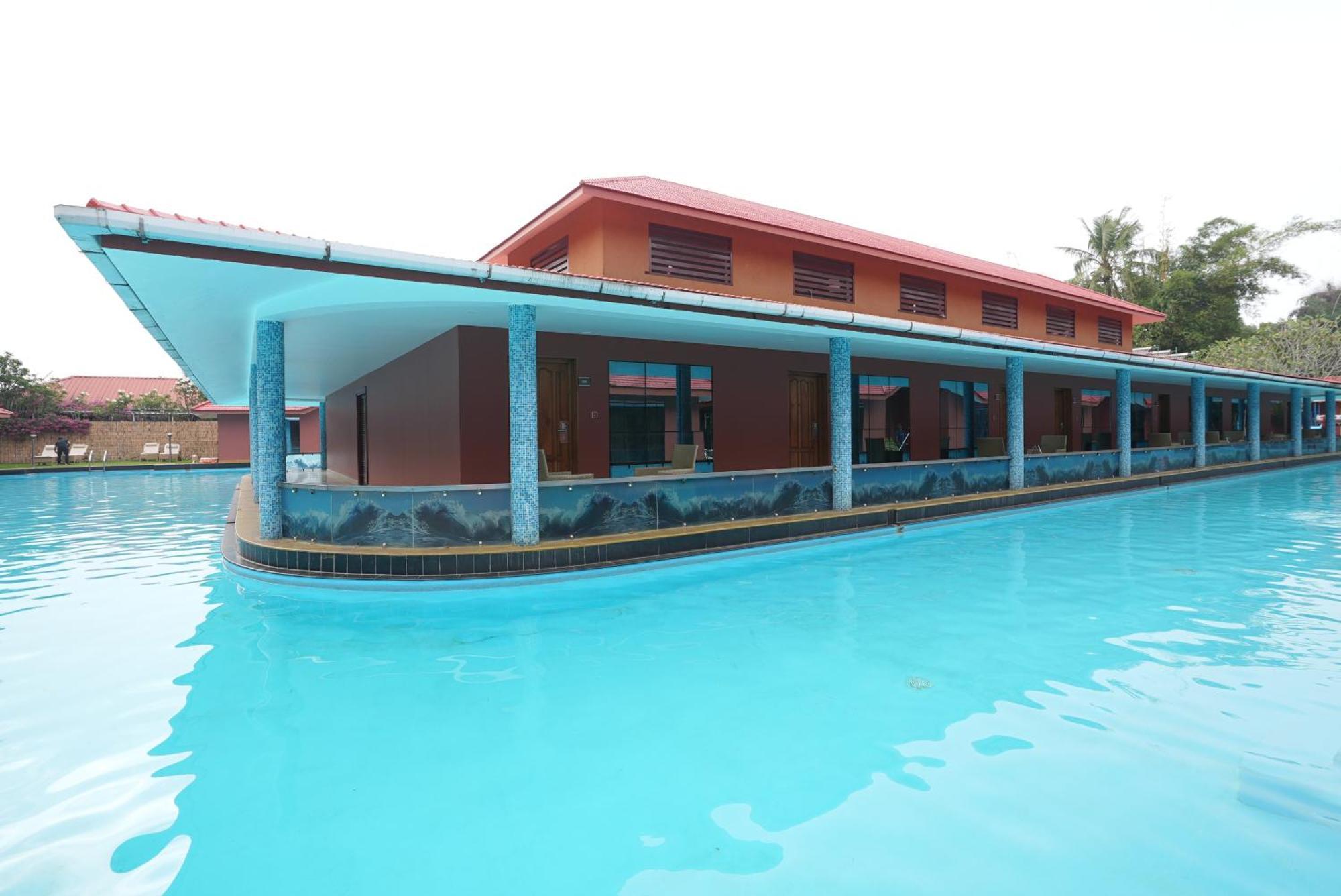 Grand Deluxe Rooms Direct Pool Access
